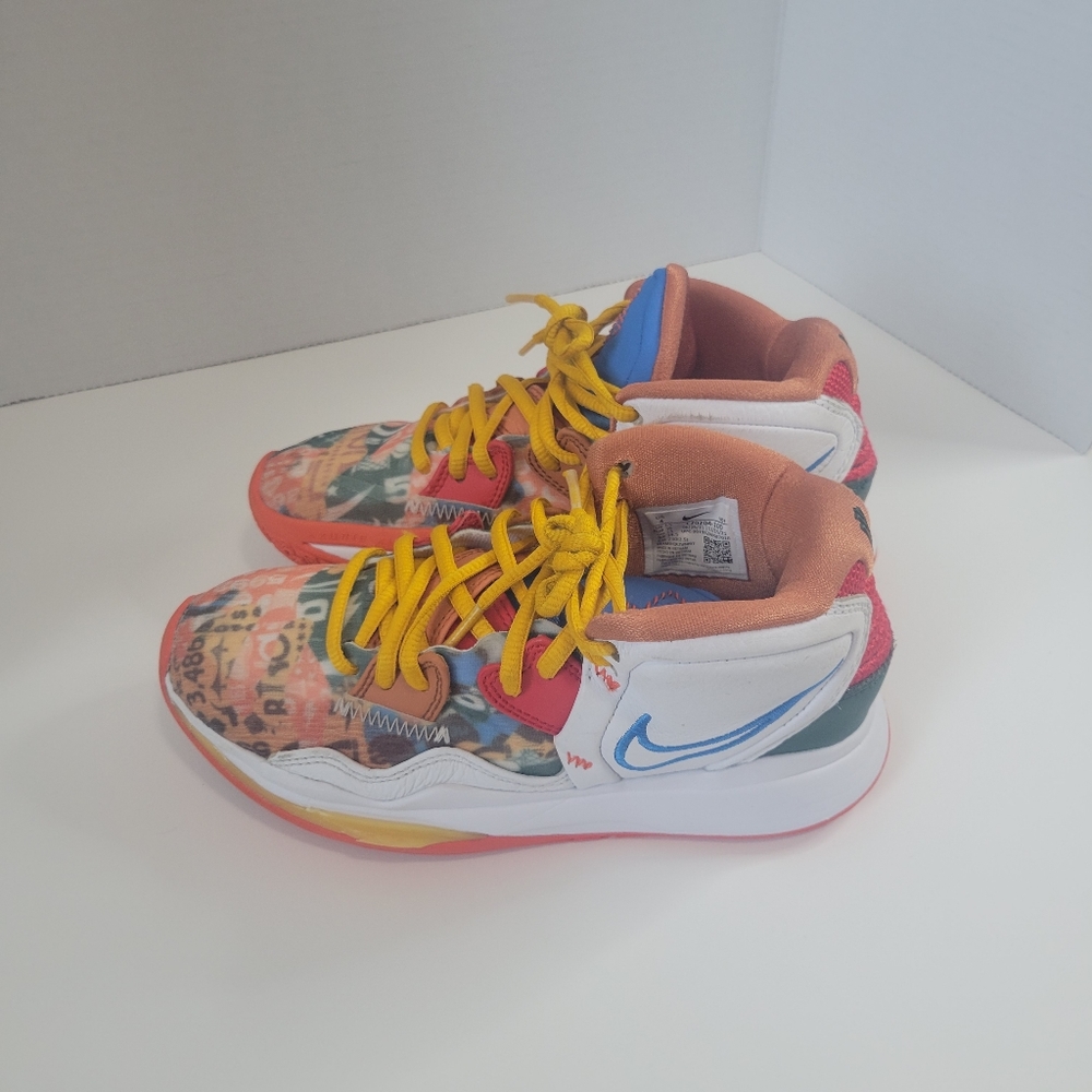 Nike Kyrie Infinity Shoes Sneakers Size 4 Grade School